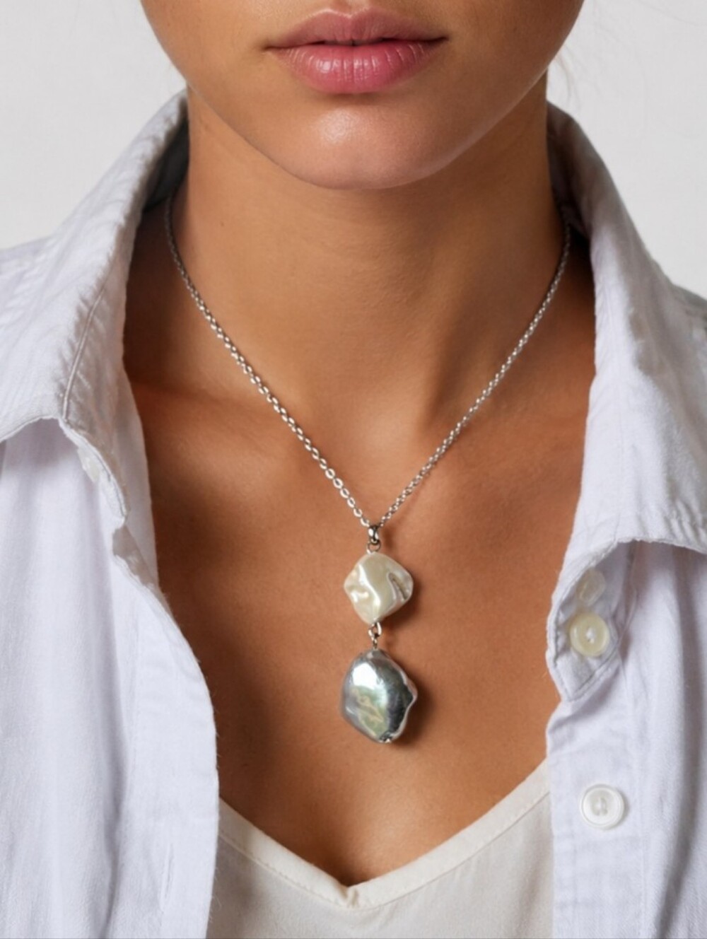 Natural Mother Of Perl 18K White Gold plated Chain Enamaled Shell